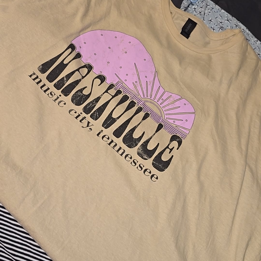 Nashville Graphic Tee in Cream and Pink